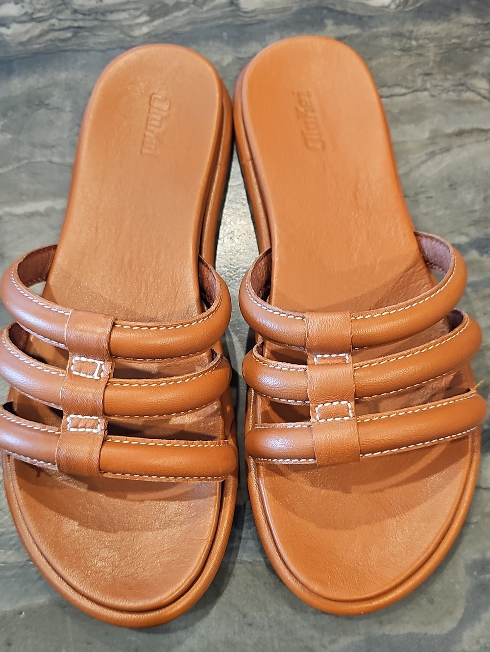 OluKai Tiare Slides